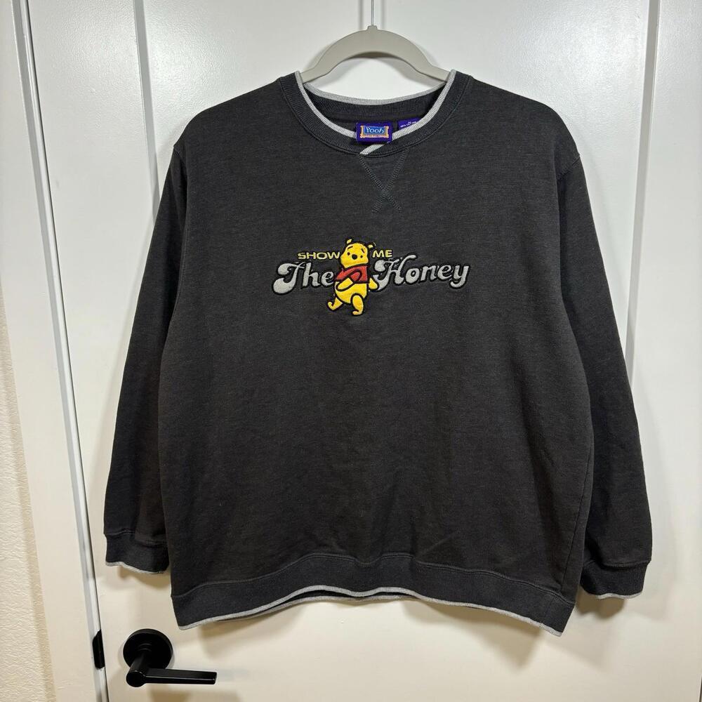 VTG Y2K Winnie The Pooh “Show Me The Honey” Sweatshirt Size M Disneyland 2000s
